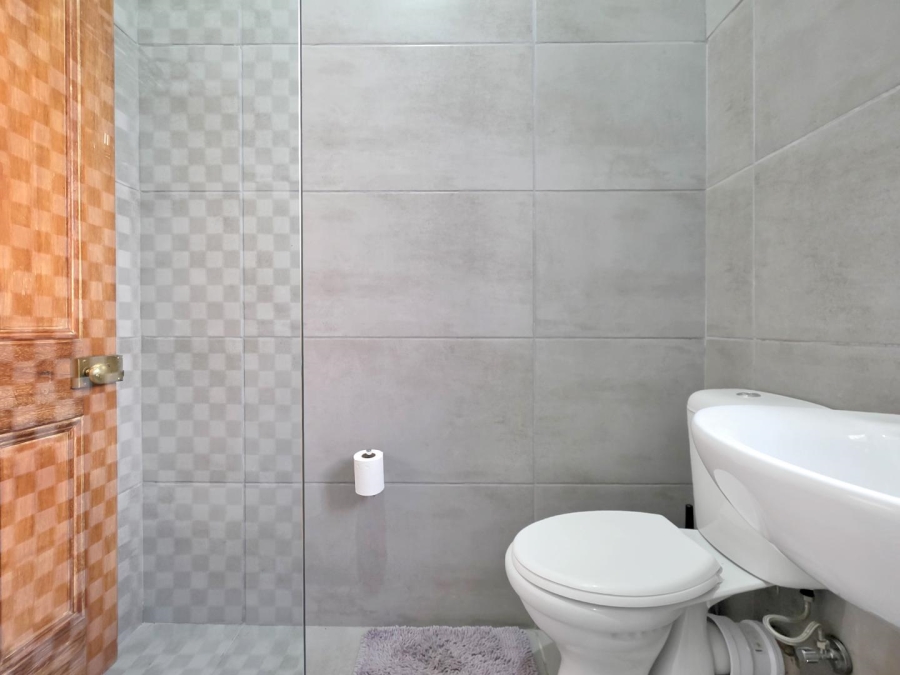 To Let 2 Bedroom Property for Rent in Zonnebloem Western Cape